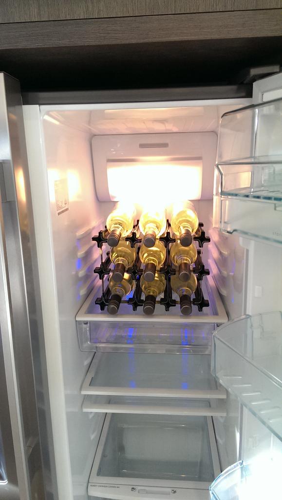 NOOKwineracks's tweet photo. Wine racks for your fridge? Who would have thought. #wineracks #winelover # http://t.co/gsKreKwwZV