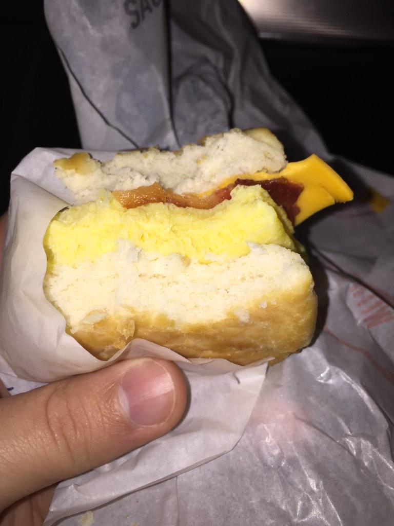 maxhaav's tweet photo. "@JahovasWitniss: Wtf @McDonalds this is the coldest sandwich I have ever eaten!!!! http://t.co/eBc0O4G2j5" egg muffin