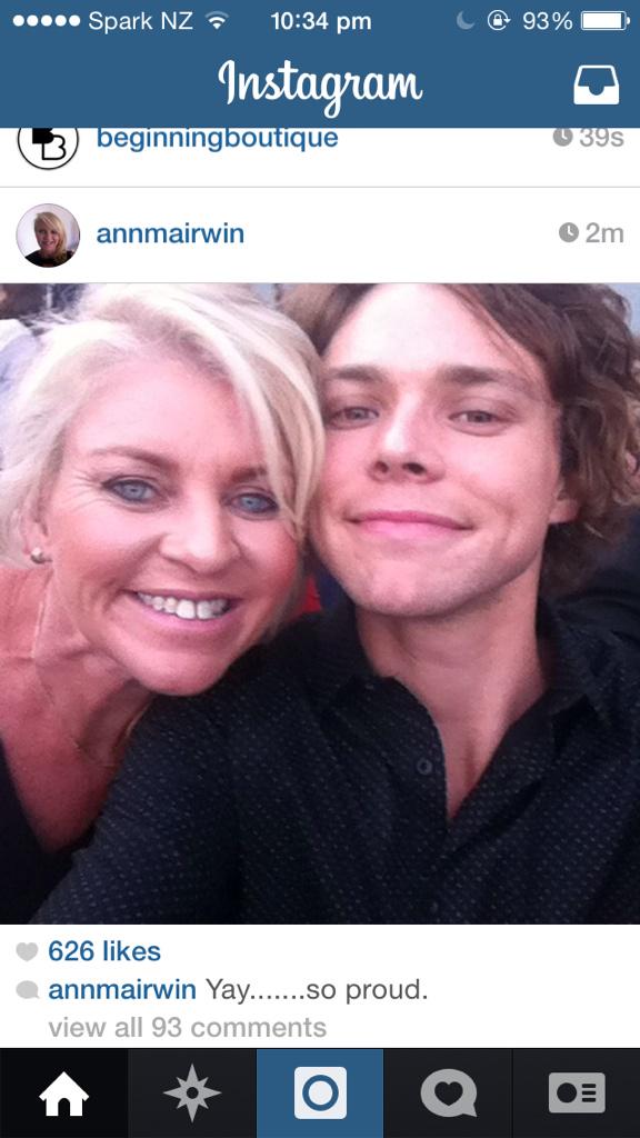 _The5SOSCrew_'s tweet photo. She's proud, we're proud, everyone is just so proud of them ππ #5SOSARIA #5SOSWONSONGOFTHEYEAR -A http://t.co/Sh1gtySnmY