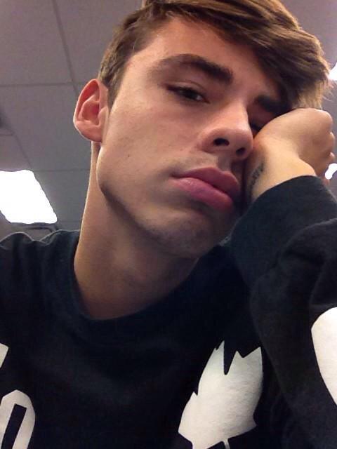 You look like you're gunna kill me. 

PS its time to shave babe 😁😂😘