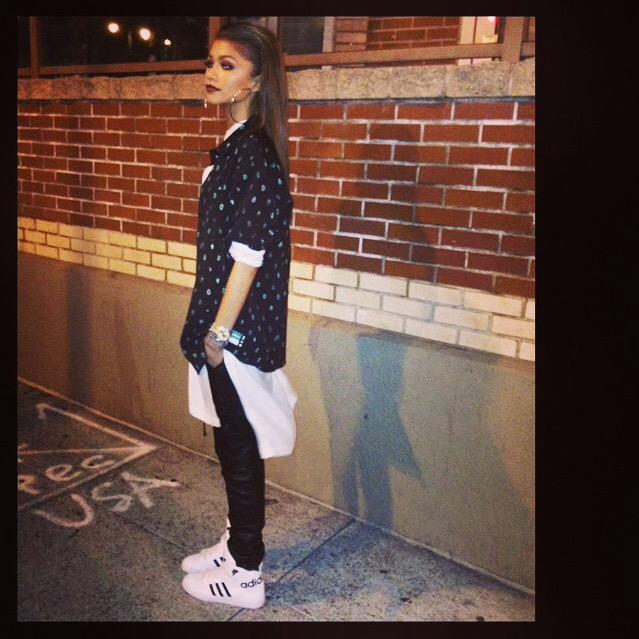 blueflowers8's tweet photo. "@shaysddI: boyfriend zendaya😍 http://t.co/C7mNXXoNZ1" Be Mine