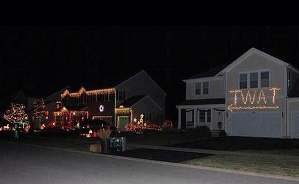 CauseWereGuys's tweet photo. Decorating for Christmas like http://t.co/ZbXkukfECH