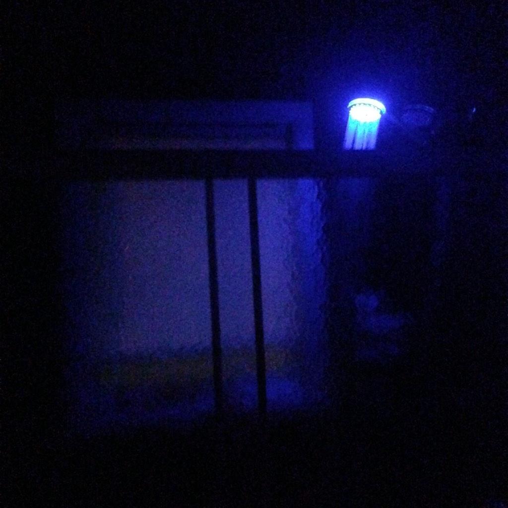 RoarOfSunshine's tweet photo. This is how I showered last night. #Heaven #LED #Glowing #ILiveInLED http://t.co/o8BCFAshDl