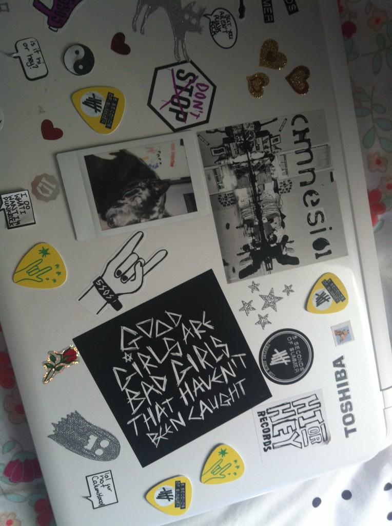 jenharkura's tweet photo. The sticker for the #GOODGIRLSEP looks nice on my laptop http://t.co/gCbZHeskLp
