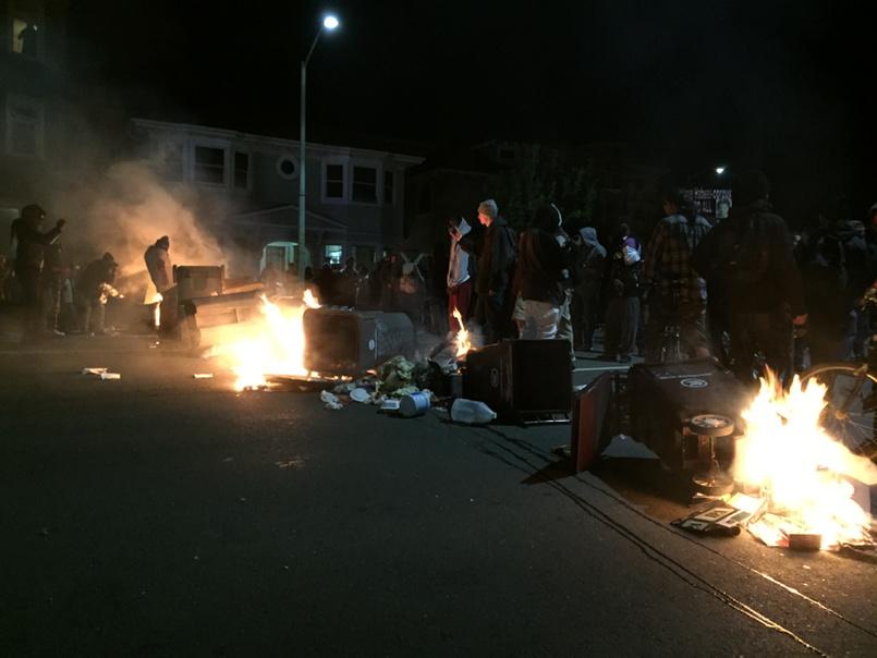DasherLogistics's tweet photo. #Ferguson is not the only city on fire, #Oakland is also burning down. #FergusonDecision http://t.co/xTH1Ch4lDn
