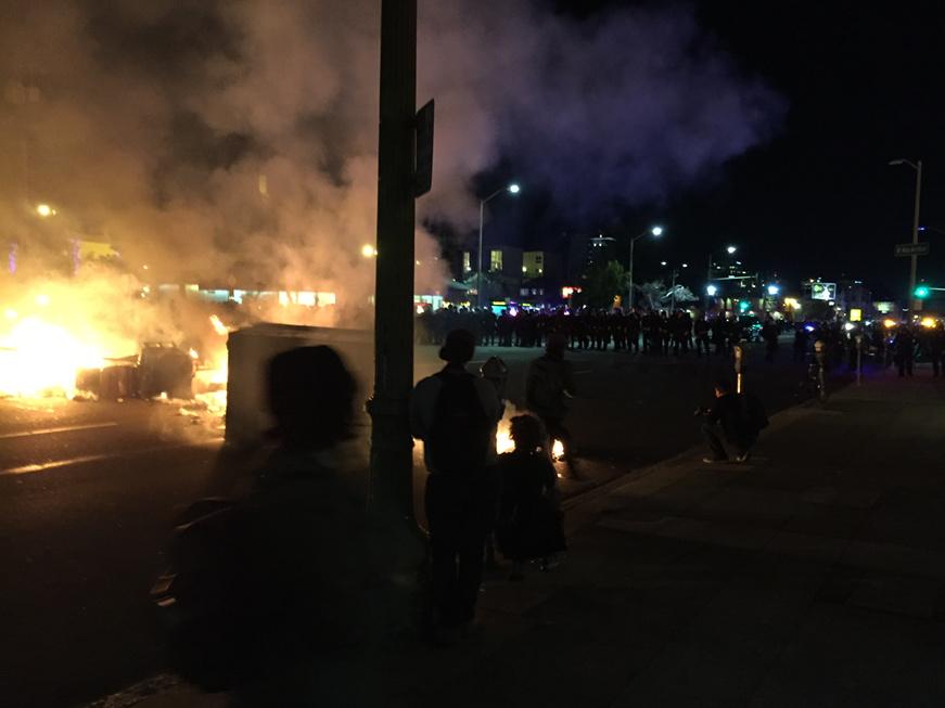 DasherLogistics's tweet photo. #Ferguson is not the only city on fire, #Oakland is also burning down. #FergusonDecision http://t.co/xTH1Ch4lDn