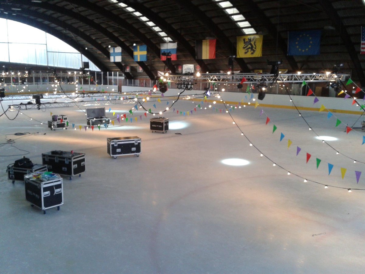 Sportvanhetjaar's tweet photo. Ruggeveld en Zondal - Deurne maken zich klaar voor het Winterspoirtcircus . Alle info op http://t.co/4Z7CnonAWv http://t.co/mIAKWnboz8