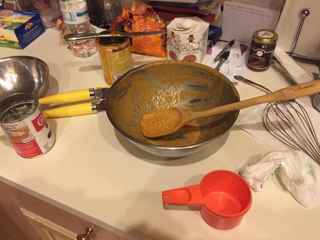 TimetoFight_'s tweet photo. Baking my first ever pumpkin pie! http://t.co/VEoHcfww5j