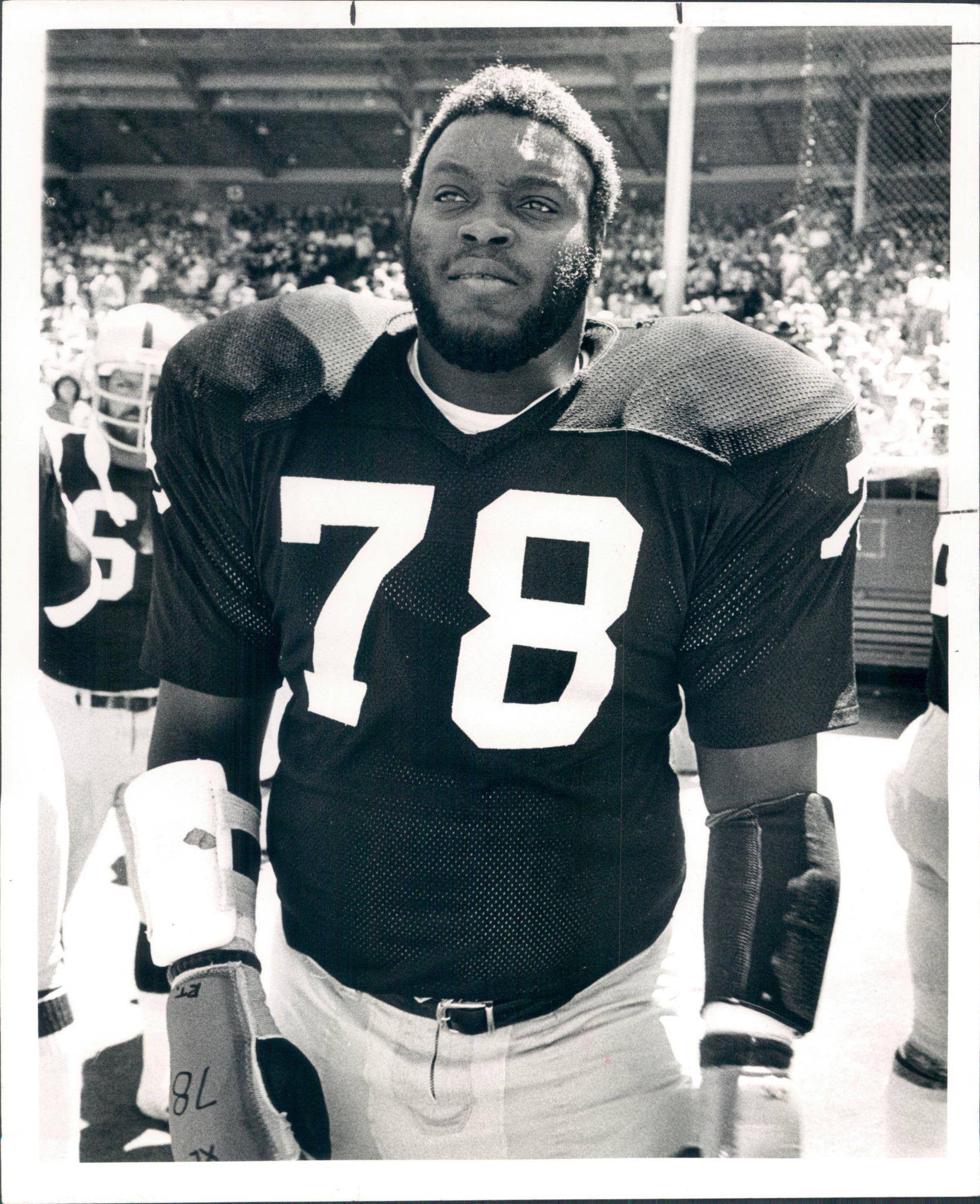 Happy Birthday to Art Shell, who turns 68 today! 