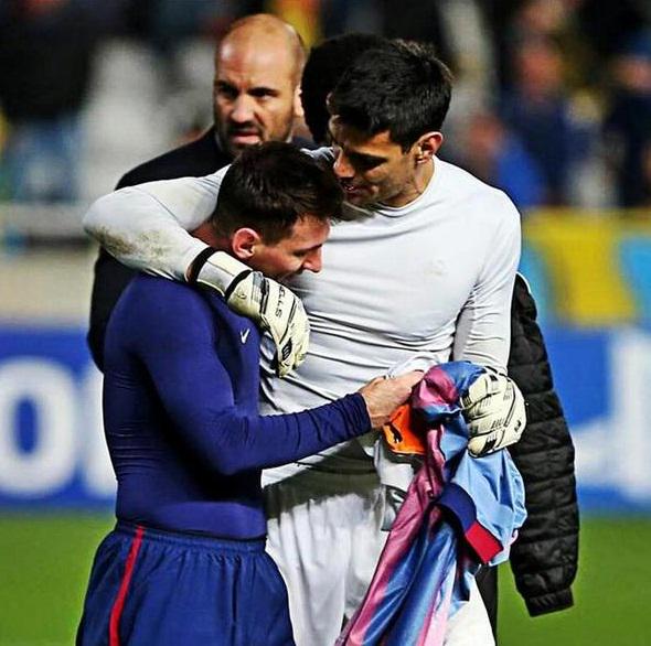 How many sets of jerseys do professional clubs have for each player? Do