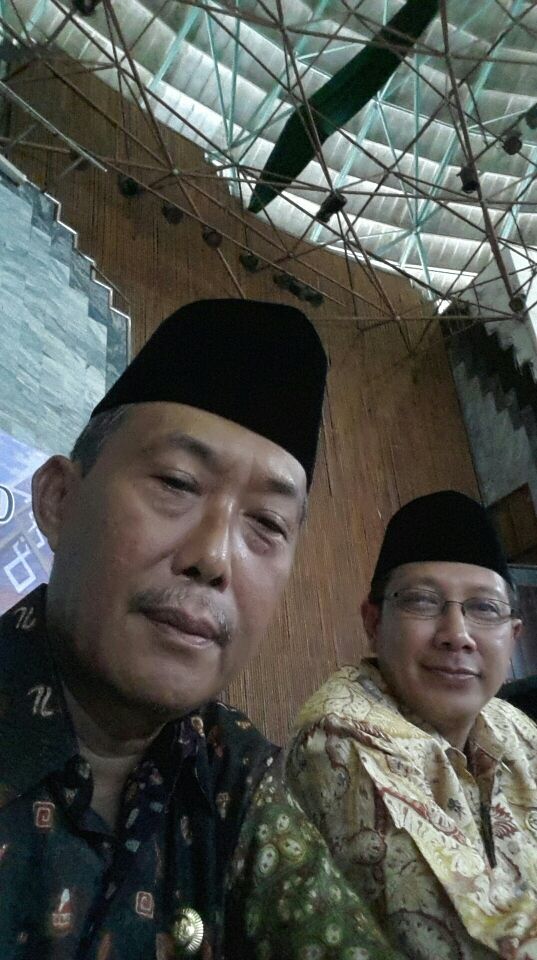 afghansyahreza's tweet photo. dimana itu bah ? RT @HRudyAriffin: Selfie .. bersama Menteri Agama .. H Lukman Hakim Saifuddin ... http://t.co/SDHn3Ie5rf