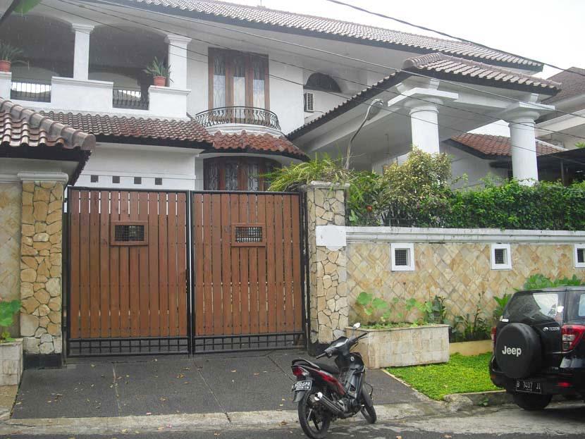 __property99's tweet photo. http://t.co/4ygqv6hZKQ << Jual Rumah Mewah di Bukit Cinere Indah Depok. Ada Kolam Renang. Bisa KPR. http://t.co/ILEqMYmxaD