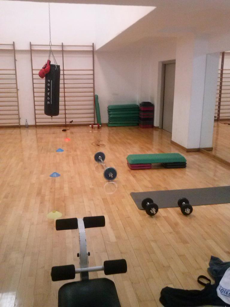 Buenos dias! Asi queda el campo de batalla despues de una buenisima sesion <a href="/TUPRSONALTRAINR/">TU PERSONAL TRAINER</a> #gym #boxeo #fuerza