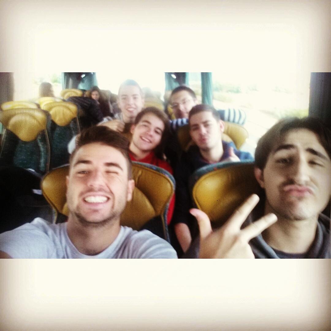 FranAndres94's tweet photo. Rumbo Alacant con juristas de reconocido prestigio @PaquitoCoy @carlos_cc1995 @AlonsoSito9 @Josemanueligu http://t.co/igQAz7601z