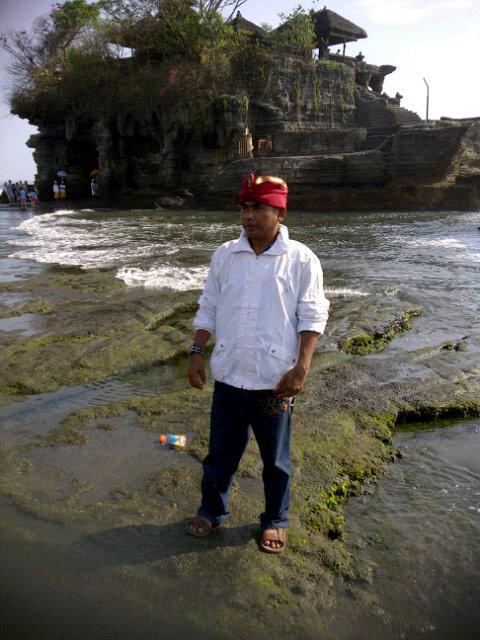Vsi17's tweet photo. Just the moment @azzahra_dr #TanahLot. Bali island dewata indonesia http://t.co/jOPKqEUYDN