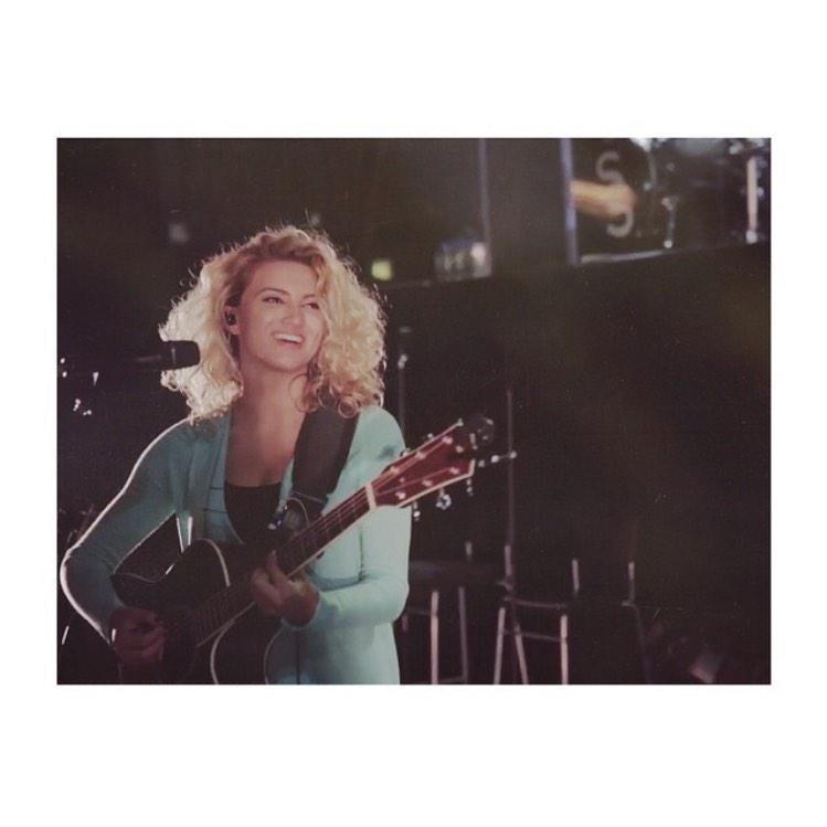 torikelly tweet picture