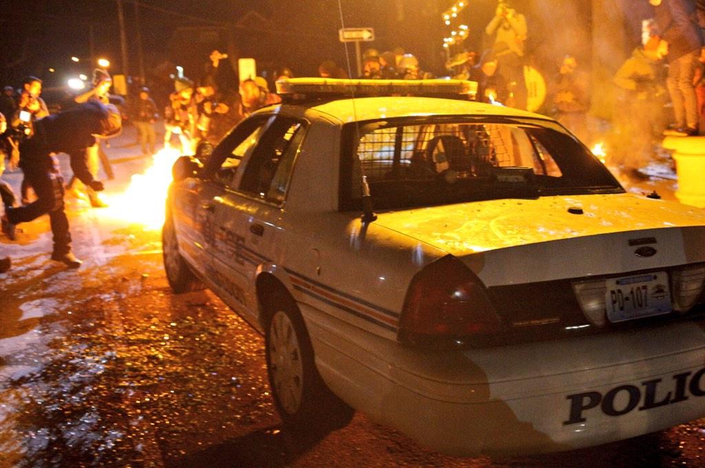 Delo_Taylor's tweet photo. #Ferguson City Hall - #FergusonRevolution http://t.co/5CzObVCj6D