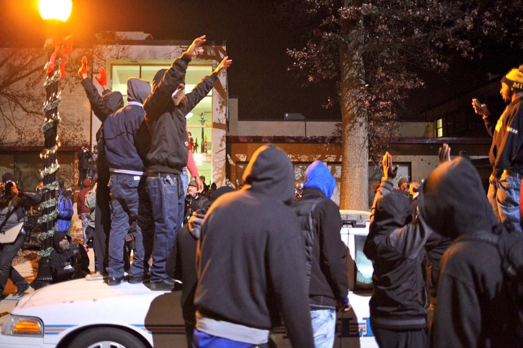 Delo_Taylor's tweet photo. #Ferguson City Hall - #FergusonRevolution http://t.co/5CzObVCj6D