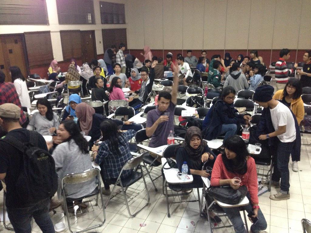 PNMHIIXXVI's tweet photo. Setelah rapat pleno, dilanjutkan dengan makan-makan Pizza bersama SUPERTEAM http://t.co/790HTsB3Mt
