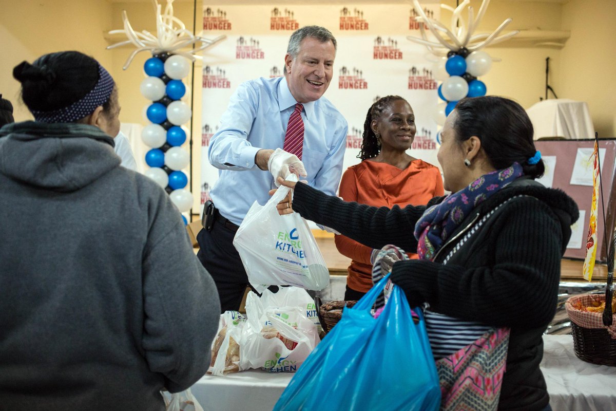 NYCMayor's tweet photo. Follow @NYCService if you're looking for a way to give back this Thanksgiving. http://t.co/gIdOateY9Z http://t.co/E1qLymlKP0