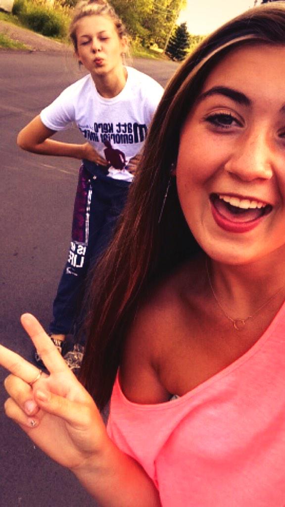 anissa_aamodt's tweet photo. HB to my fave neighbor @BrookeWrazidlo!! #bwraz #longwalks #loveyou 🎉😚❤️ http://t.co/zB2kop6fx1