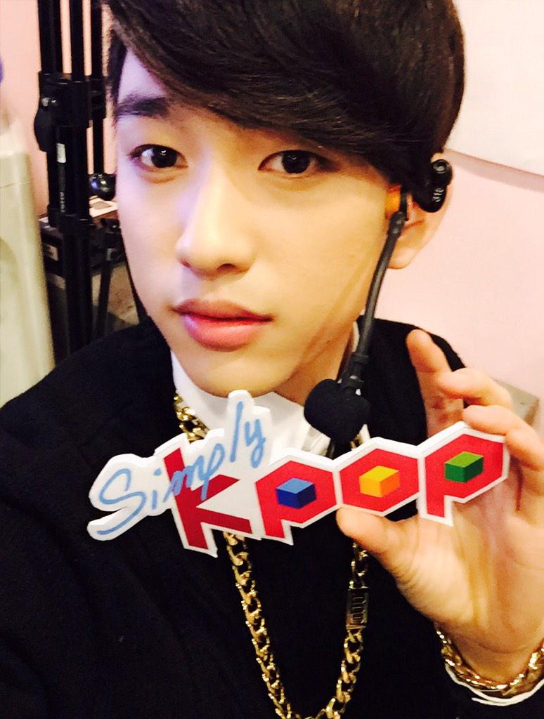 B3X84BnCcAAJX8_.jpg:large