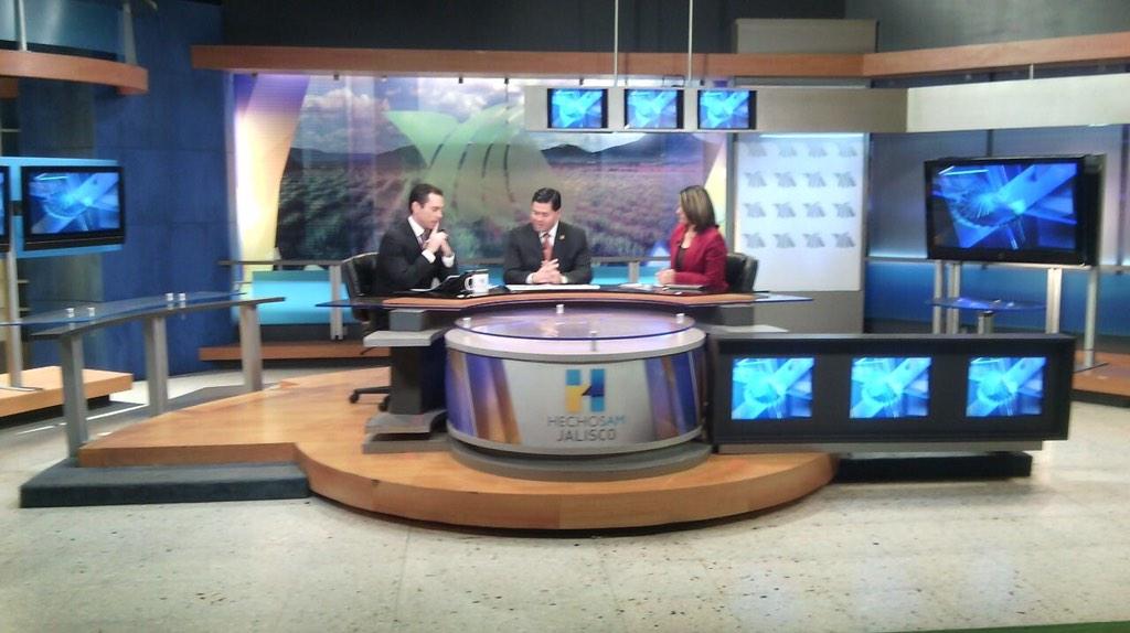 TVMORFOSIS's tweet photo. AL MOMENTO @Gabriel_TorresE , Director del SURTC @CANAL44TV en @aztecajalisco nos dará más detalles sobre #TVMORFOSIS http://t.co/1HHc7SoKqV