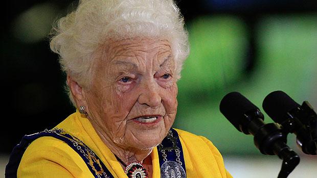 TheDoubleOShow's tweet photo. Mississauga's longest mayor will preside over her last city council meeting on Wednesday #HazelMcCallion #ByeHazel http://t.co/unewxknswN