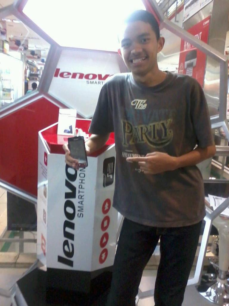 samuelcevinfs's tweet photo. @lenovomobileid #lenovomuszik #lenovoPOL http://t.co/ghOpxRihi9