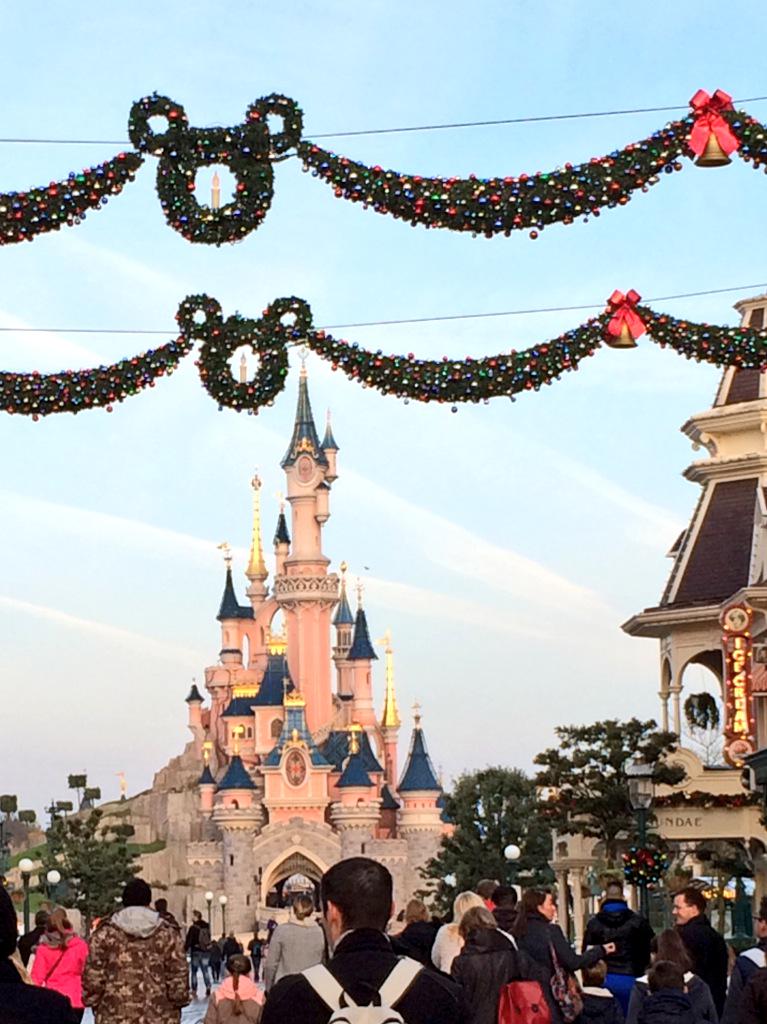 #DisneylandParis Juste magique 💕🎅