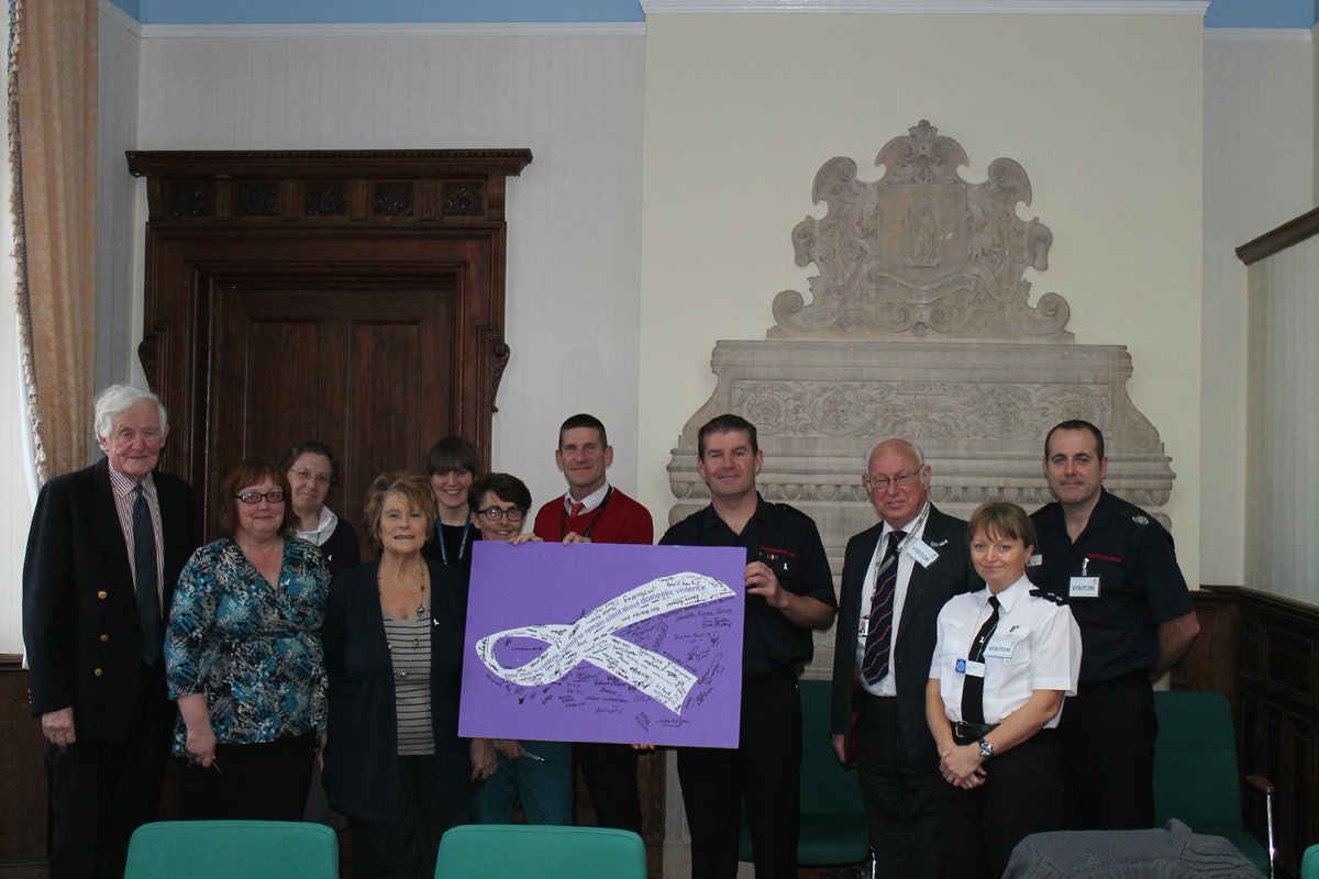 Safer_Rother's tweet photo. SRP signing the WhiteRibbon pledge promising to ensure that domestic abuse remains a top priority for the partnership http://t.co/BAw5XlUohP