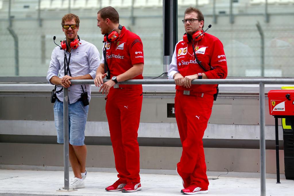 Vettelians4ever's tweet photo. Vettel in @ScuderiaFerrari (Part 5) http://t.co/pLrTZfACO9