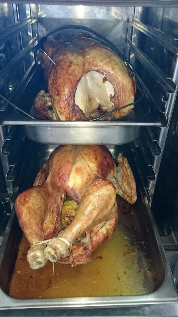 LidiPolo's tweet photo. Pavo de acción de gracias (asandose) http://t.co/iDINmWk4Pk
