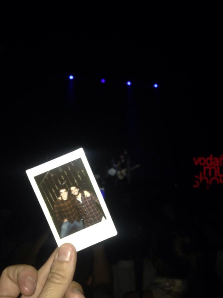 Thanksttitude's tweet photo. Gracias @Leiva_Oficial por el concert de ayer.No te podemos querer mas los gatos.#thanksLeiva gracias @vodafone_es http://t.co/Ahier29SaW