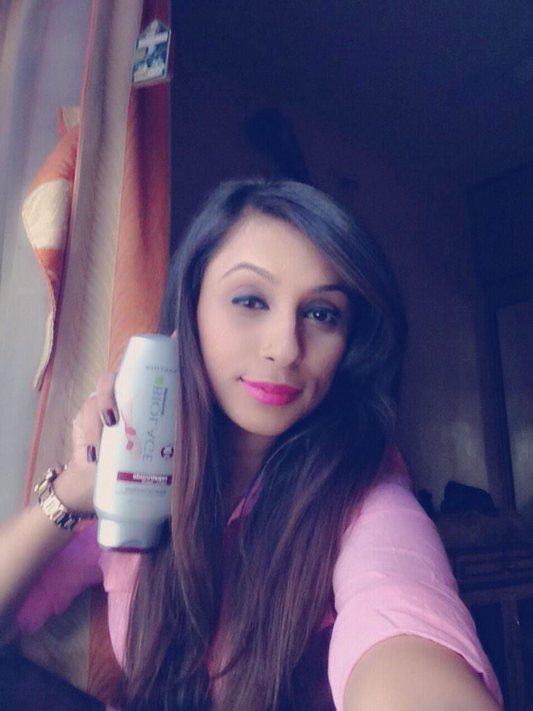heshachimah's tweet photo. A conditioner that will solved all your problems. #RepairInside by @MatrixHairIndia! Have you tried it yet? http://t.co/UGFZ8qe0Ky