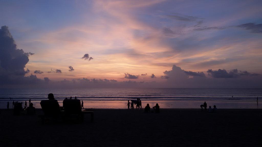 eveVeera's tweet photo. Perfect antiklimaks at Kuta beach. http://t.co/Pq5nyMNzTc