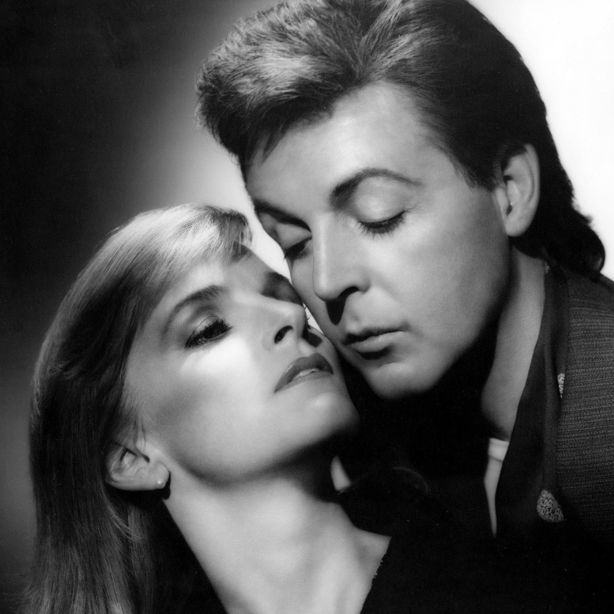 RememberMeShow's tweet image. The best of @PaulMcCartney 

&amp;gt;&amp;gt;&amp;gt; goo.gl/xYRP1E   &amp;lt;&amp;lt;&amp;lt; 

#TheBeatles #MTVStars #PaulPraVcNoMultishow