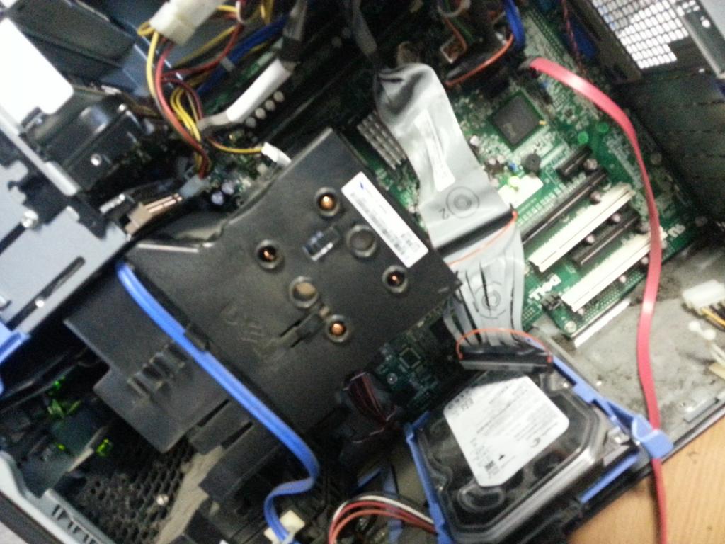 eventmedia's tweet photo. It's always worth having an old machine knocking around the store. 2006 Power Edge working overtime. http://t.co/WnBYsL0P44