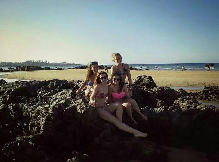 Marimocho's tweet photo. Es que es escuchar "súper hermanas - Pereza" y acordarme desde el primer segundo de la canción de ellas. #dioooos http://t.co/69teeGt1Rk