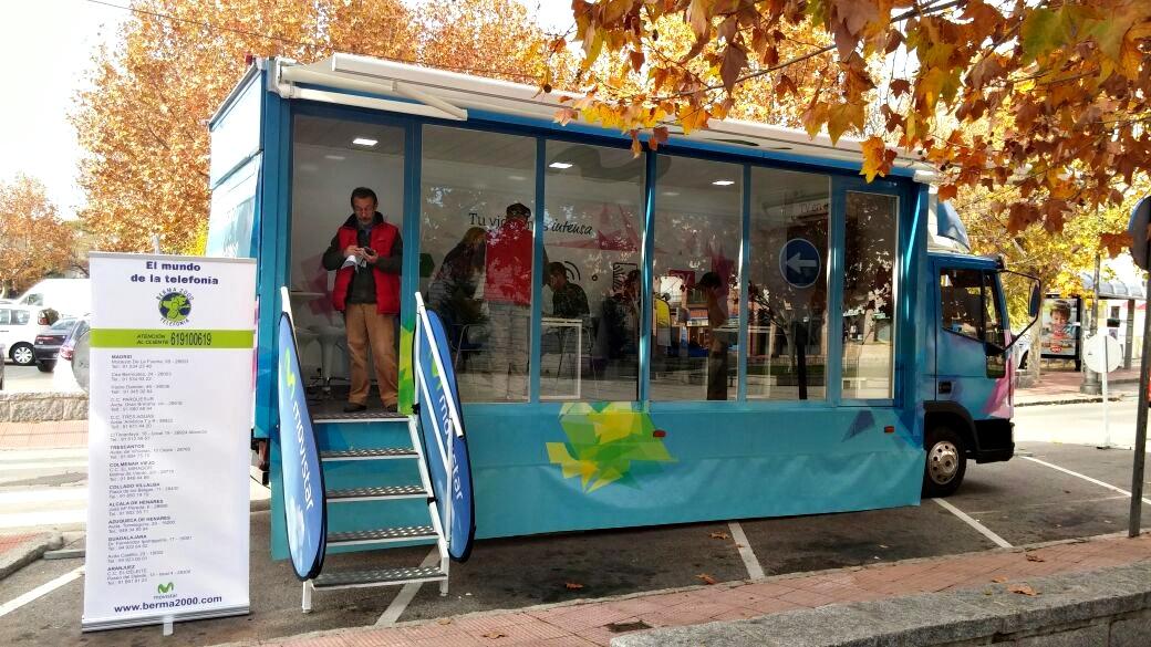 Berma2000's tweet photo. ¡Buenos días! Hoy seguimos en Alpedrete, en la Plaza Francisco Rabal, atendiendo vuestras consultas sobre fibra :) http://t.co/G7JNdG5rGa