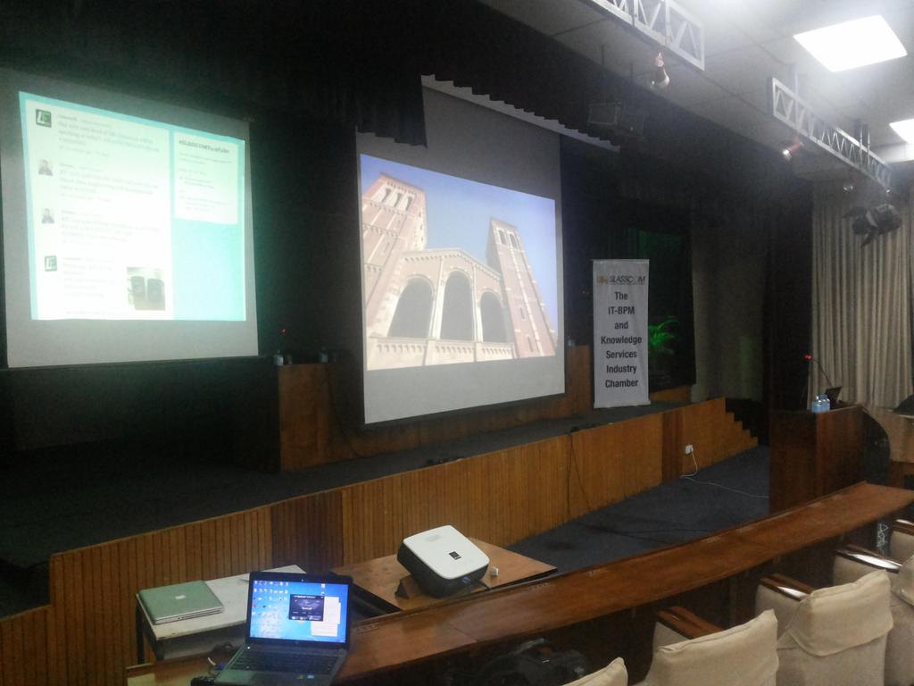 hasithy's tweet photo. #slasscomtechtalks everything is setup for the show.. http://t.co/x92O6vUwz6