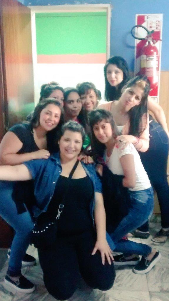 BMayru's tweet photo. Mini girita radial.
Foto de ayer en #RadioCosmo Acompañando a @KilatesOficial gracias por todo te Queremos... 💜☺❤❤ http://t.co/2xnNRaLwP8