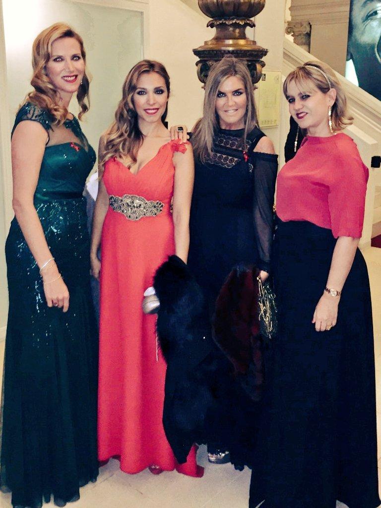 con <a href="/suribarri/">susana uribarri</a> y <a href="/AlejandraPrat/">Alejandra Prat</a> divinas... un placer compartir velada con vosotras!