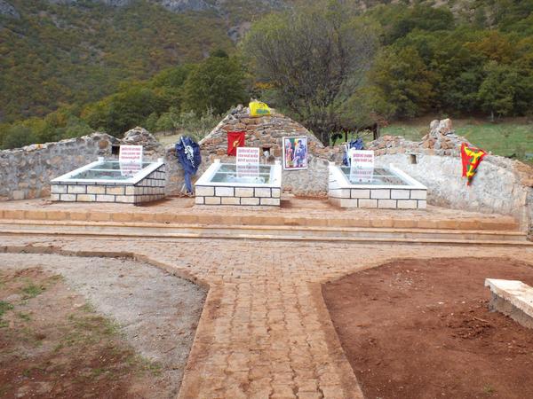 ceyhankartal's tweet image. “@teroretavizyok: Tunceli'de ve Muş Varto'da sözde Pkk "şehitlikleri" http://t.co/nqbOHWuaAM” @LutfuTurkkan @MHPhaber #AkPlatform #MHP