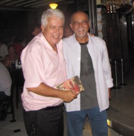 ThomazNono's tweet photo. Um abraço amigo Jorge Oliveira, cineasta e ícone do jornalismo alagoano, que estreou o documentário "Olhar de Nise". http://t.co/xPFDY9bCHw