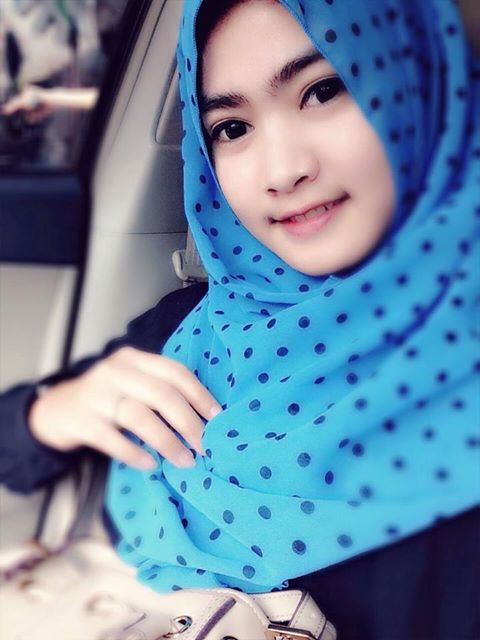 My hijab ;;) cantik kan :p