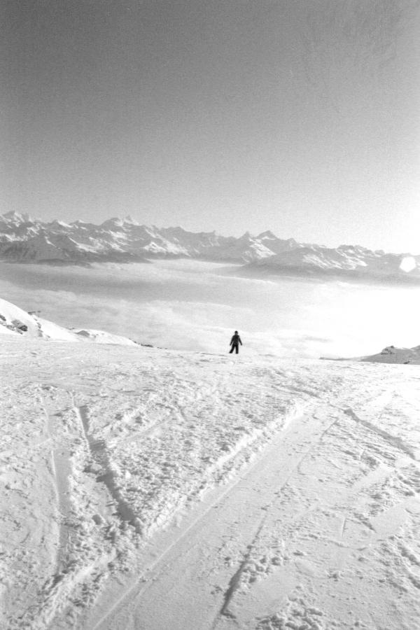 david_image's tweet photo. What's that above Crans-Montana? #swiss #yeti? http://t.co/MeQCp7joeZ http://t.co/oR2dtPKFsS