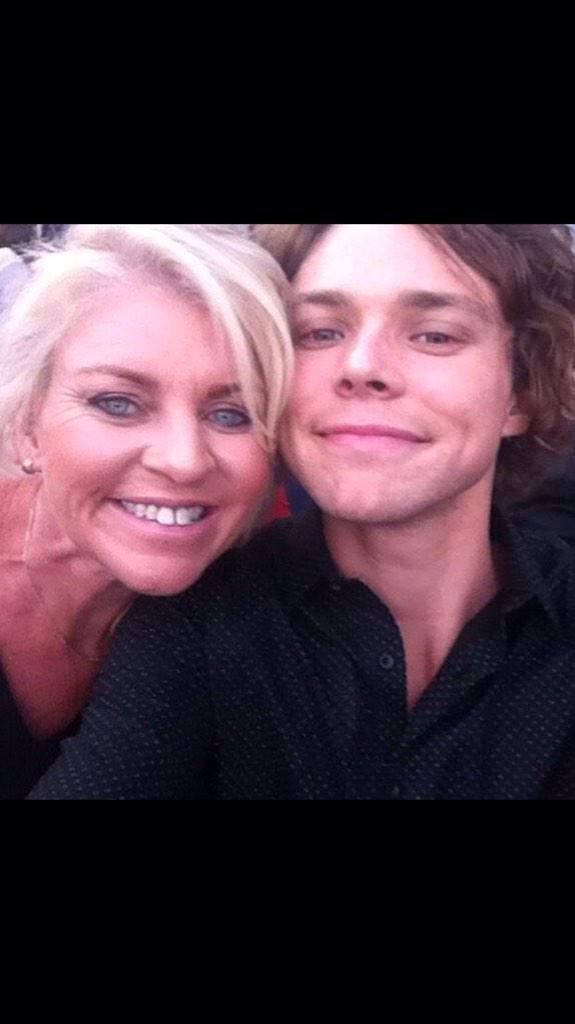 5SOS_BE_'s tweet photo. Daaaaawh this is precious
#5SOSMums http://t.co/ExdGGYDKbP