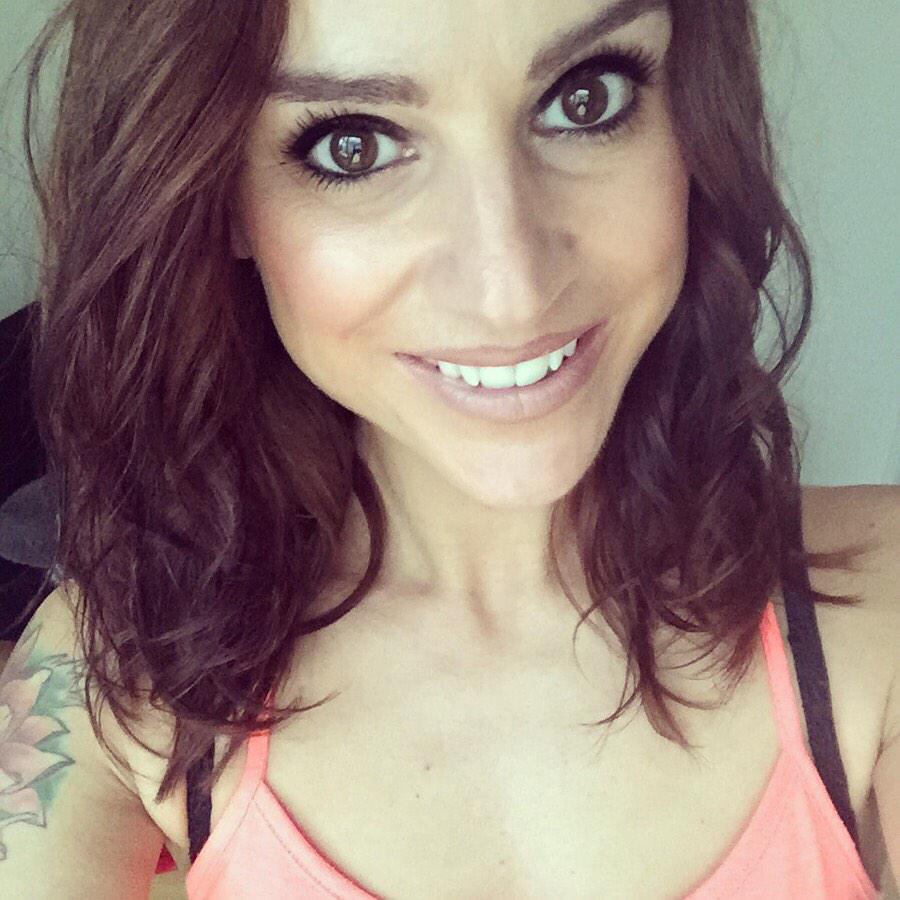 chelflack's tweet photo. Curls kinda day #NeedPractise http://t.co/RXJ8K1Uw0o