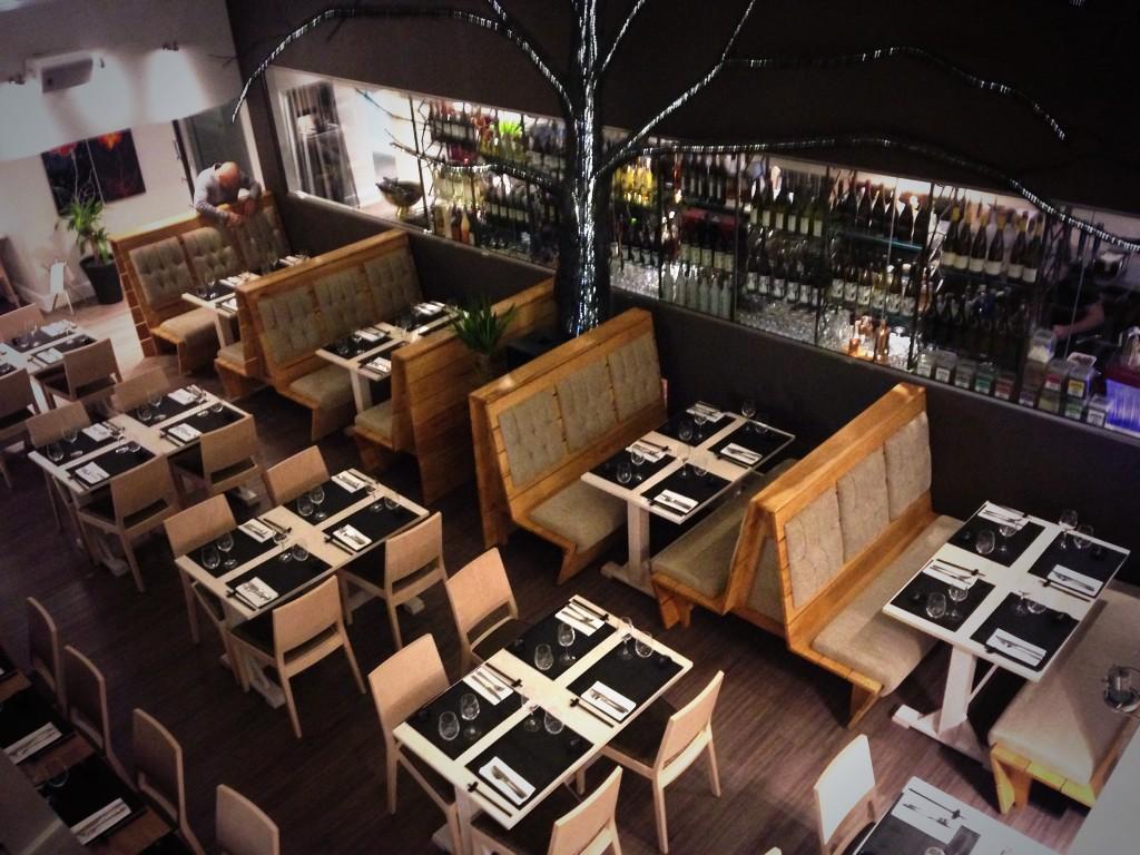 PeakyBlinderMCR's tweet photo. Booths are in 💁#Sakana #Preparation #GrandOpeningTomorrow #Changes #Wow http://t.co/19tDTckRnf